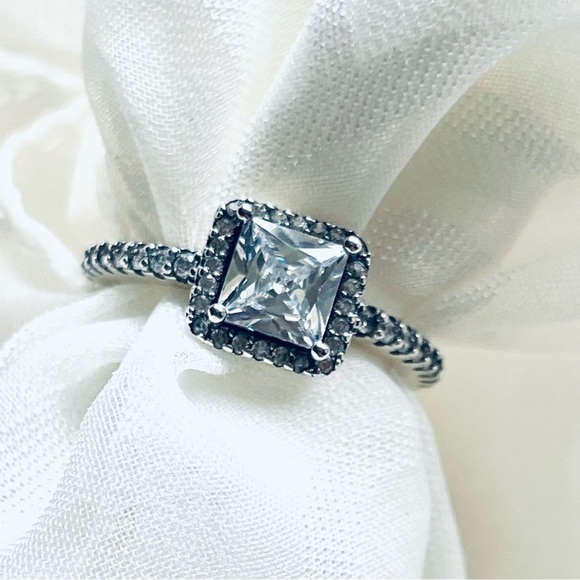 NWOT 925 Sterling Silver Sparkling Cubic Zirconia Fashion Ring - Picture 5 of 14
